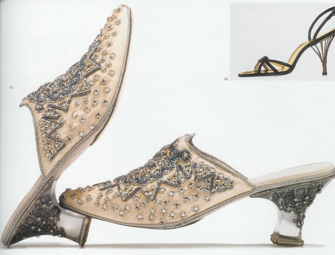 Sandalias de Danielle en "Por siempre jamás" (1998) diseñadas por Jenny Beavan. 